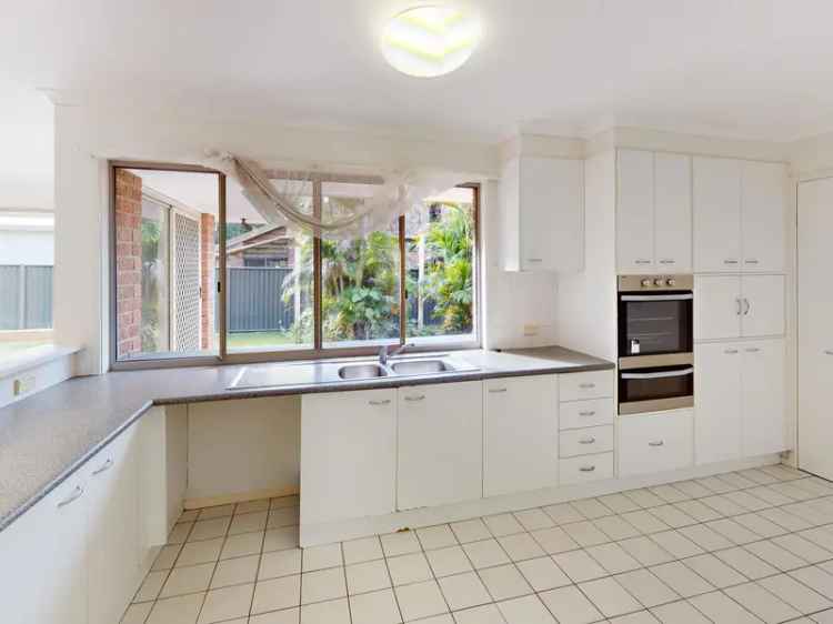 Rent Beach House in Gold Coast City with 4 Bedrooms and Yard