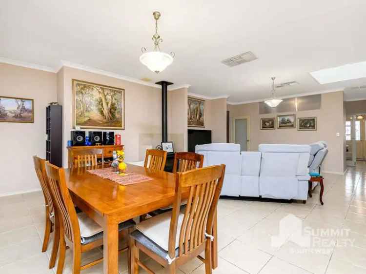 Huge Family Home in Australind - 4 Beds 2 Baths