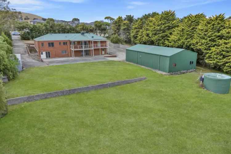 Buy House in Beveridge VIC with 6 Bedrooms and Huge Shed