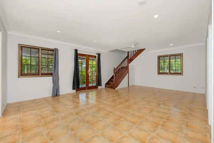 Spacious Family Home in Currajong with Pool