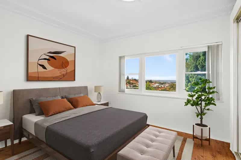 For Lease Charming Brick Residence in Wollongong with Ocean Views