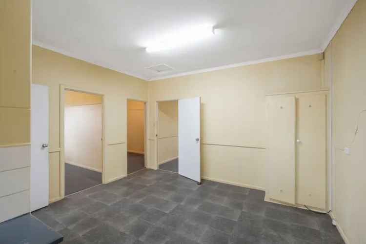 1960s Maisonette Near Broadmeadows Reserve