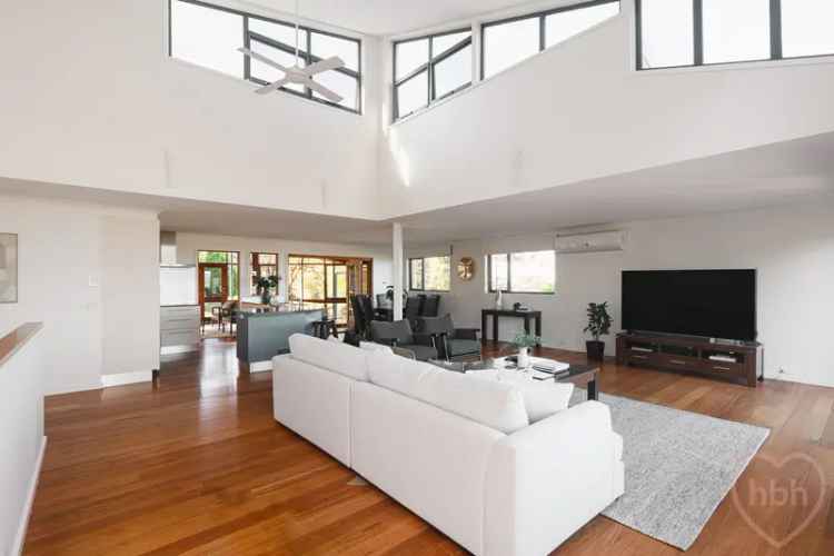 Architecturally Designed Home Panoramic Views Belconnen