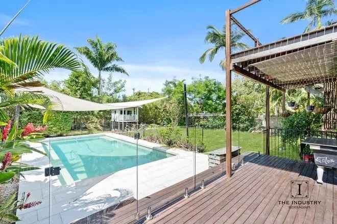 Six-Bedroom Rainforest Retreat Cairns