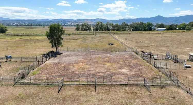 Four Bedroom Acreage Home Near Tamworth CBD