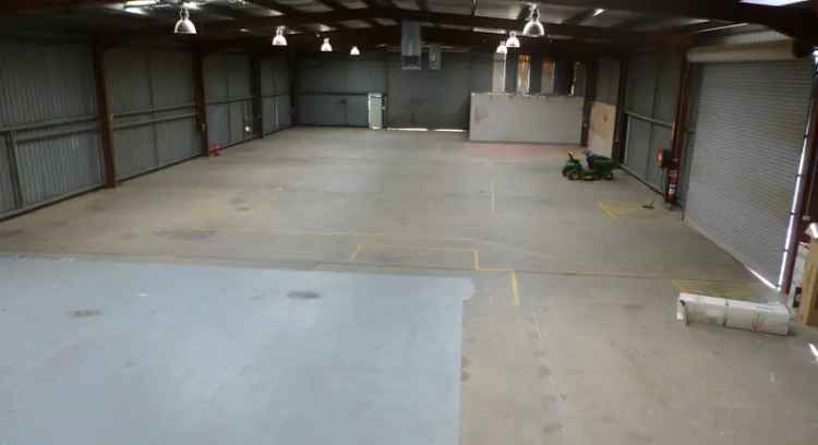 Rent Large Warehouse with Offices in East Dubbo