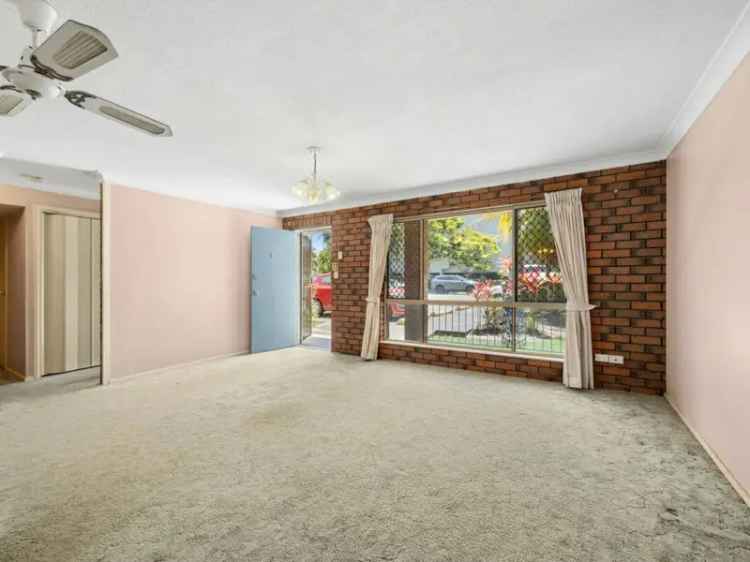 Perfectly positioned Mooloolaba Unit