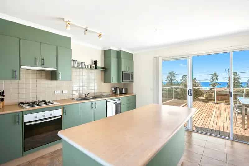 Rent Beach House in Evans Road with Coastal Views and Modern Amenities