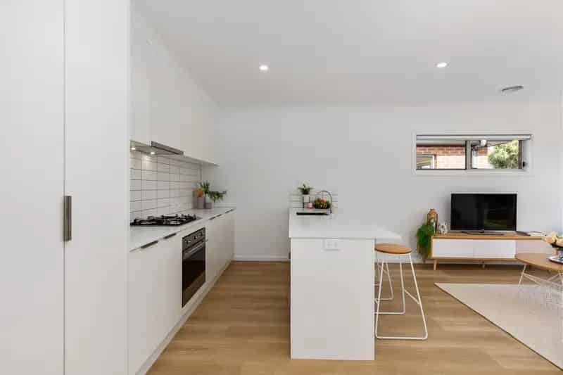Contemporary Townhouse Living in Delacombe