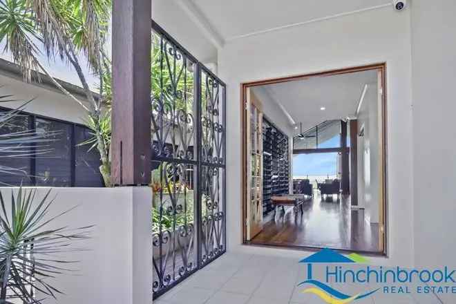 Luxury Beachfront Home in Port Hinchinbrook