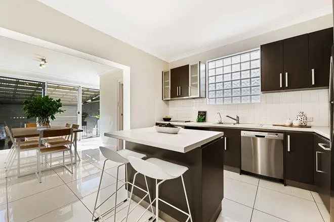 2-Bedroom House in North Adelaide