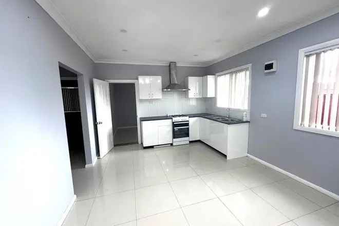 Bankstown Apartment - Modern Amenities, Close to Hospital