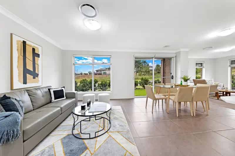 Lease Family Home Box Hill Four Bedrooms Two Bathrooms Double Garage