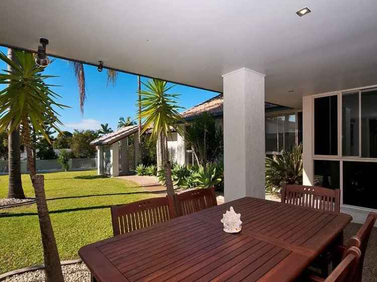 4 Bed Family Home Near M1 and Metricon Stadium