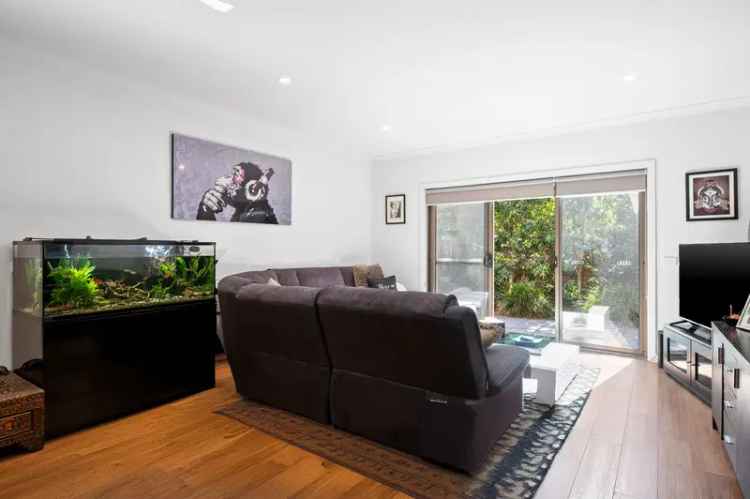 Effortless modern living in prized cul-de-sac