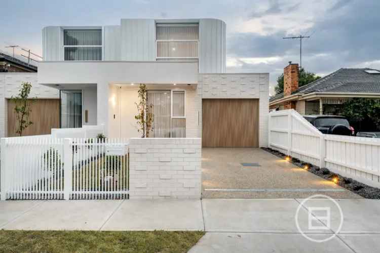 House For Sale in Melbourne, Victoria