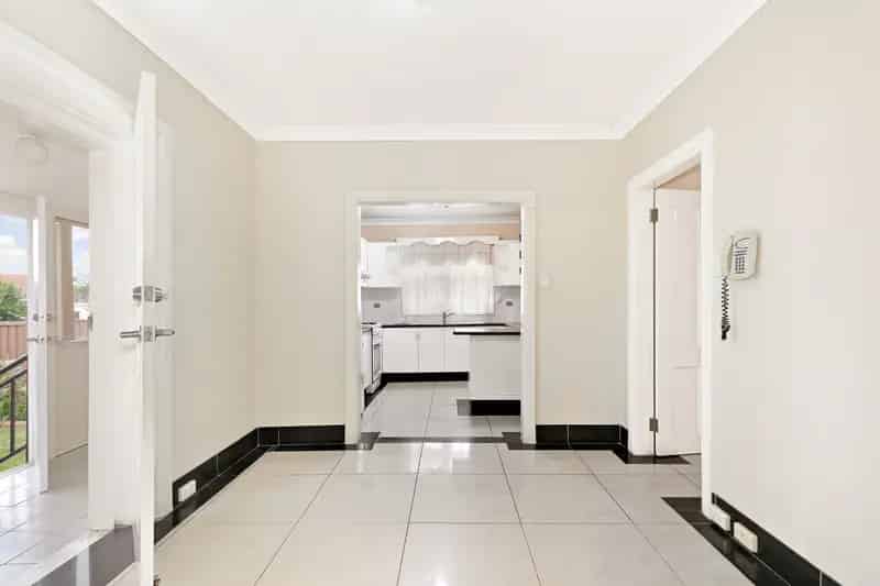 Lease 3 Bedroom House in Rockdale with Spacious Backyard