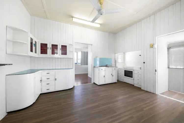 Spacious 3 Bedroom Family Home in Moorooka