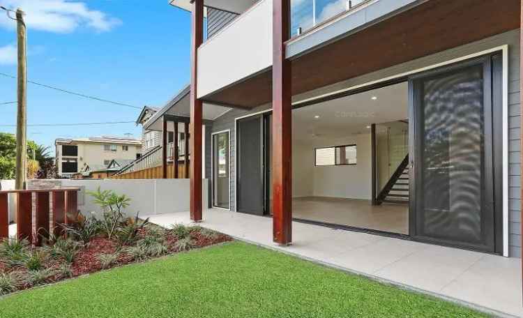 Rent Stylish Town Home In Sought After Bulimba With Luxury Features