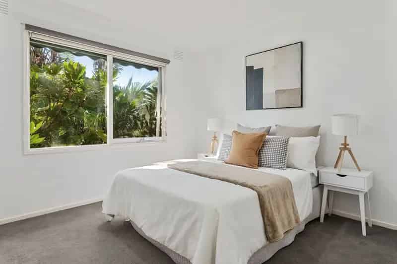 Idyllic entertainer's paradise with self-contained studio
