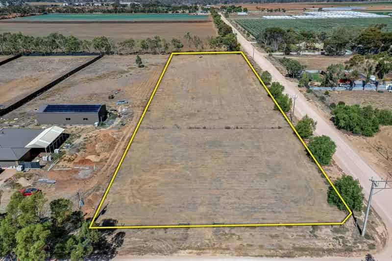 Generously sized 2.5Acre* allotment at Tatura Avenue!