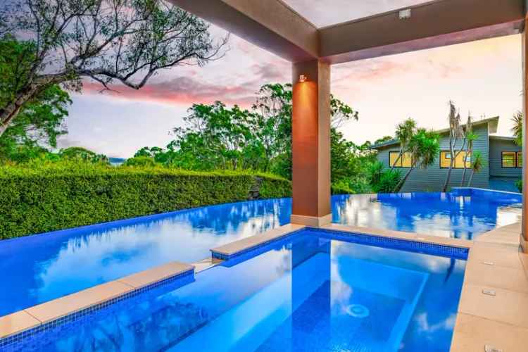 GLISTENING VIEWS + EXQUISITE INFINITY POOL + FAMILY HOME + LOADS OF CAR ACCOMMODATION