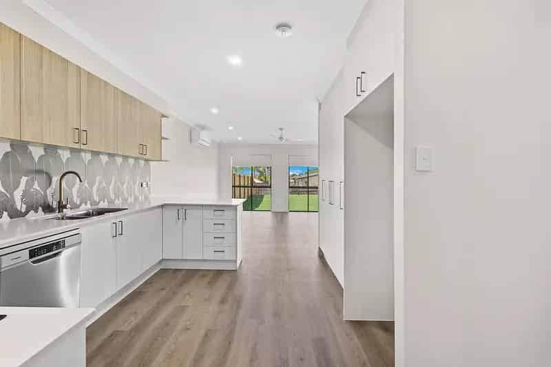 Modern, Low-Maintenance Living in a Quiet, Family-Friendly Pocket - Your Cannonvale Retreat Awaits!