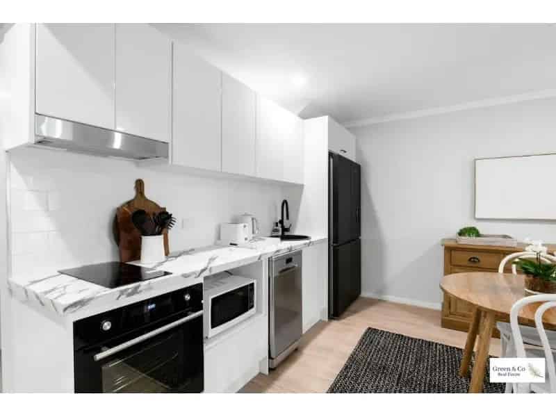 Beautifully Appointed Furnished Ground Floor Flat In A Sought After Location, Private Deck - Water And Electricity Included.
