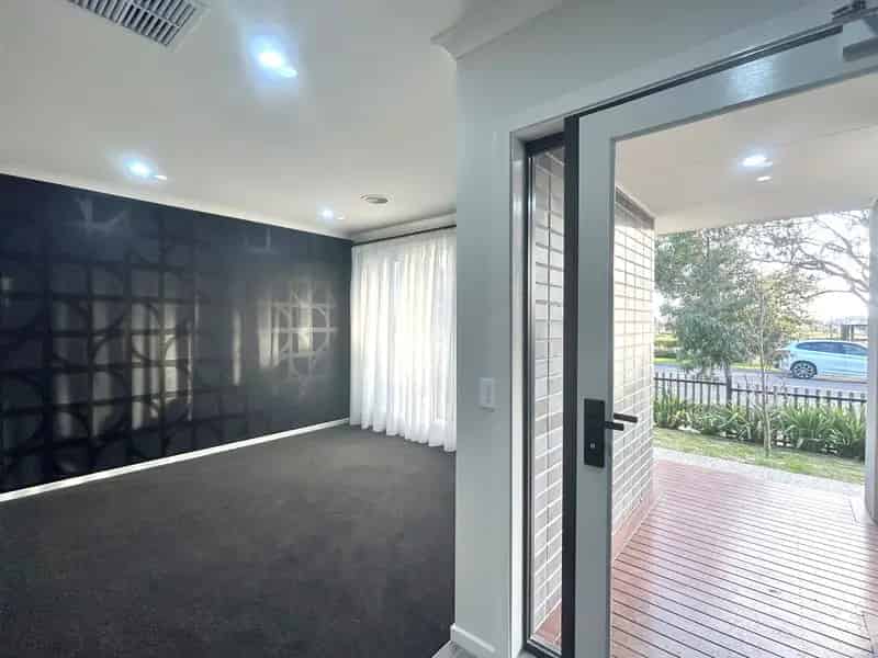 Luxury Rent House in Enviable Neighbourhood with Impressive Features