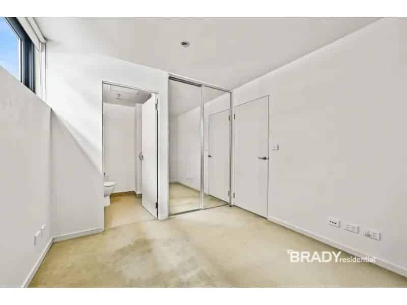 Lovely Two Bedroom Apartment At Melbourne Sky!
