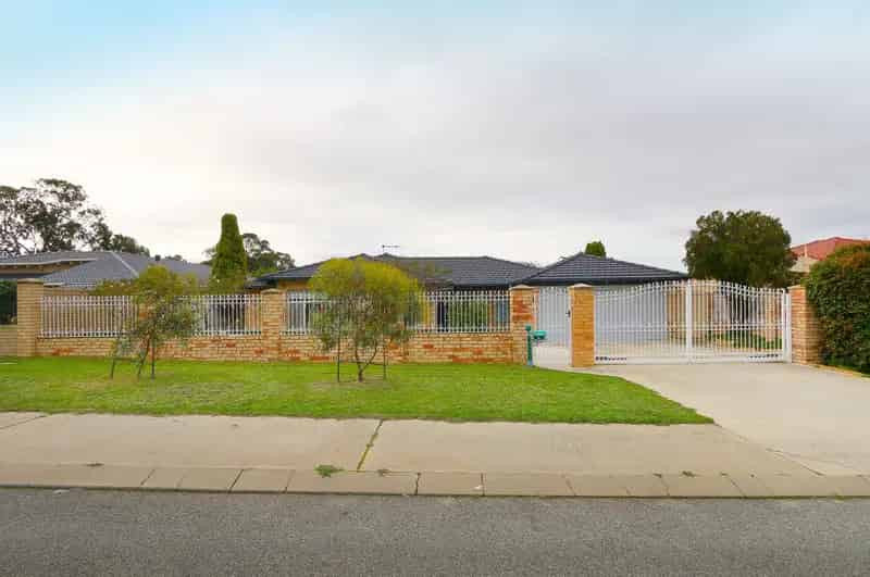 Buy House in Bull Creek with Outdoor Kitchen and Spacious Living Areas