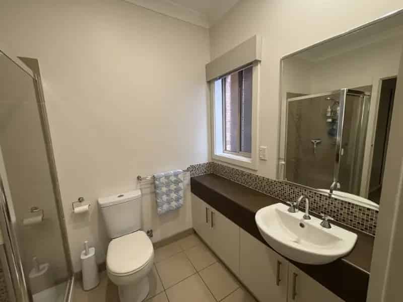 Fantastic Lifestyle Opportunity In Pakington Precinct