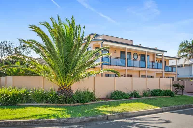 Beachside Haven | One Street from Warilla Beach