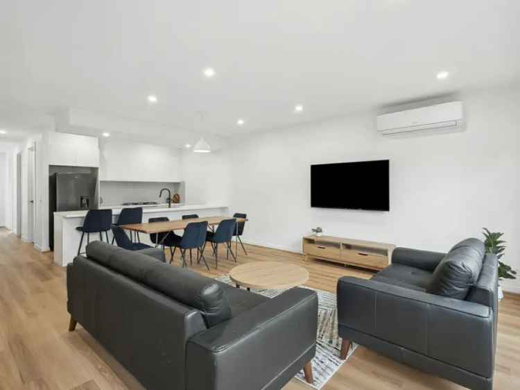 Buy townhouse in Highton with luxury features and outdoor access