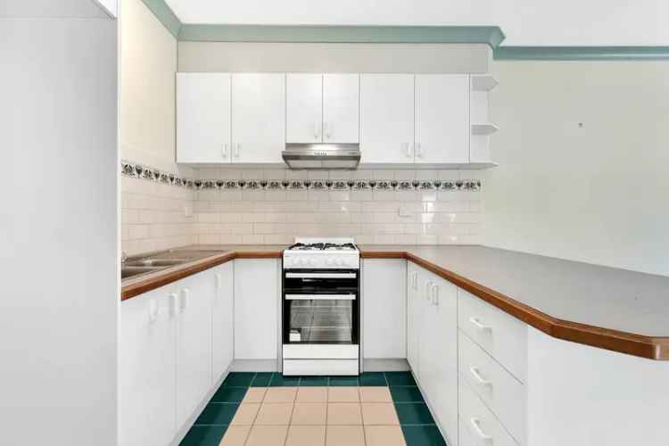 2 Bed Victorian Residence Near Sydney Road