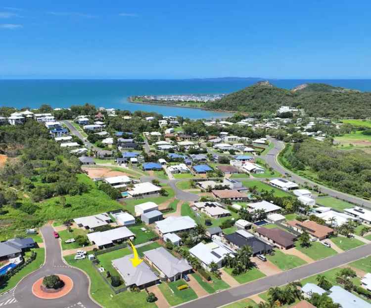 PRIME LOCATION, WALK TO BEACH PLUS SHORT DRIVE TO ROSSLYN BAY HARBOUR.