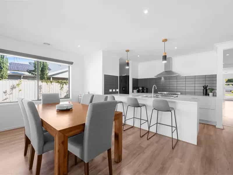 Modern Family Living in a Prime Location
