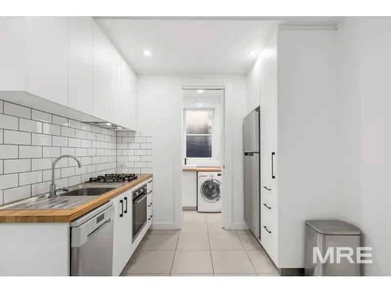 Renovated Charm In Prime South Melbourne
