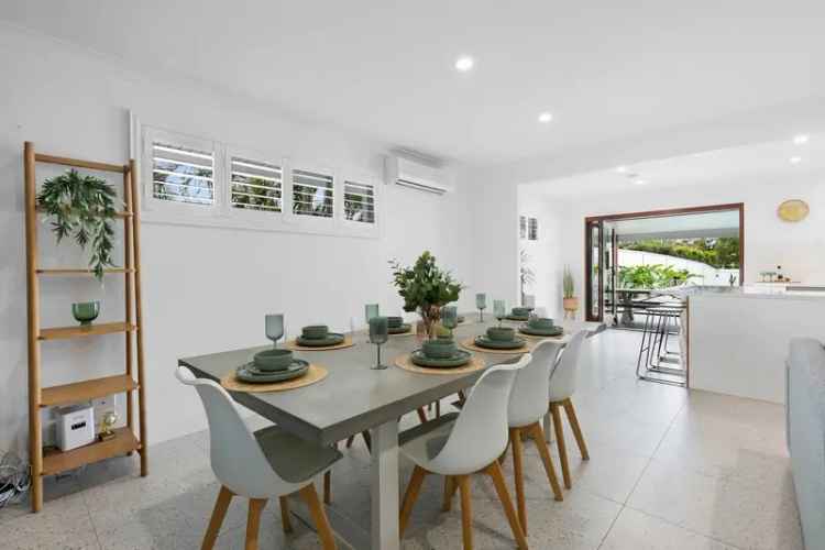 Luxurious Newly Renovated 4-Bedroom Home Burleigh Waters