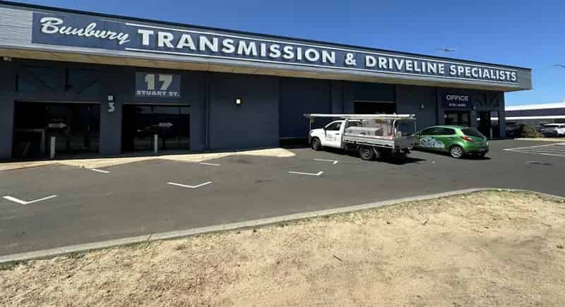 Workshop Warehouse For Rent In High Profile Corner Location