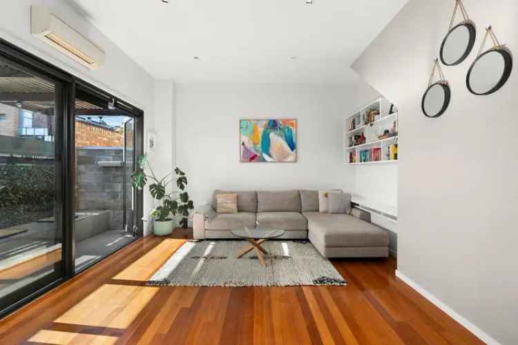 Contemporary townhouse for rent in a prized city fringe location