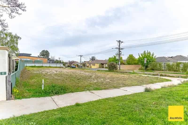 Buy Land in Kennington with Prime Titled Lot and Central Location