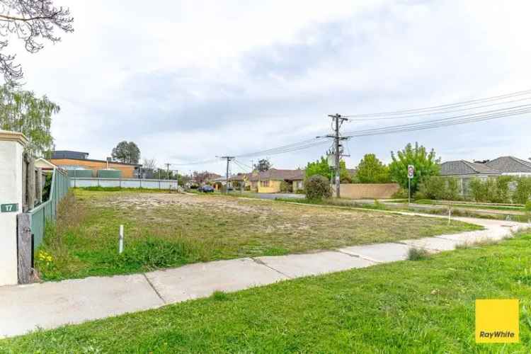 Prime Titled Lot in Kennington