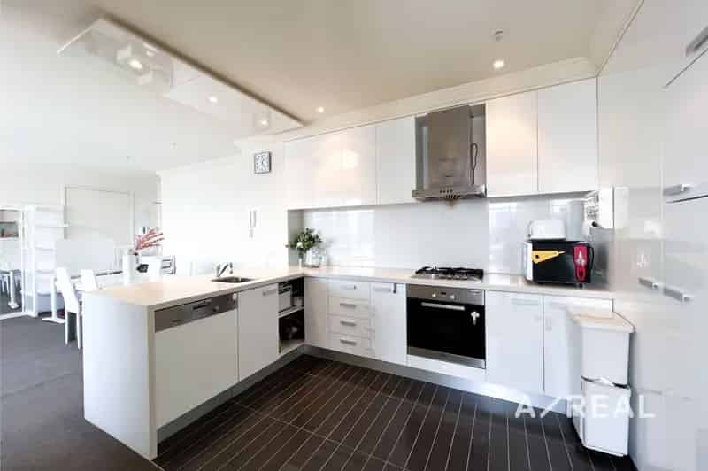3 rooms apartment of 329 m² in Melbourne