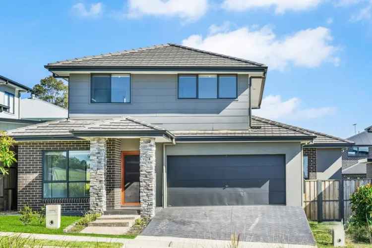 Grand Family Home 6 Beds 3 Baths Modern Contemporary Residence