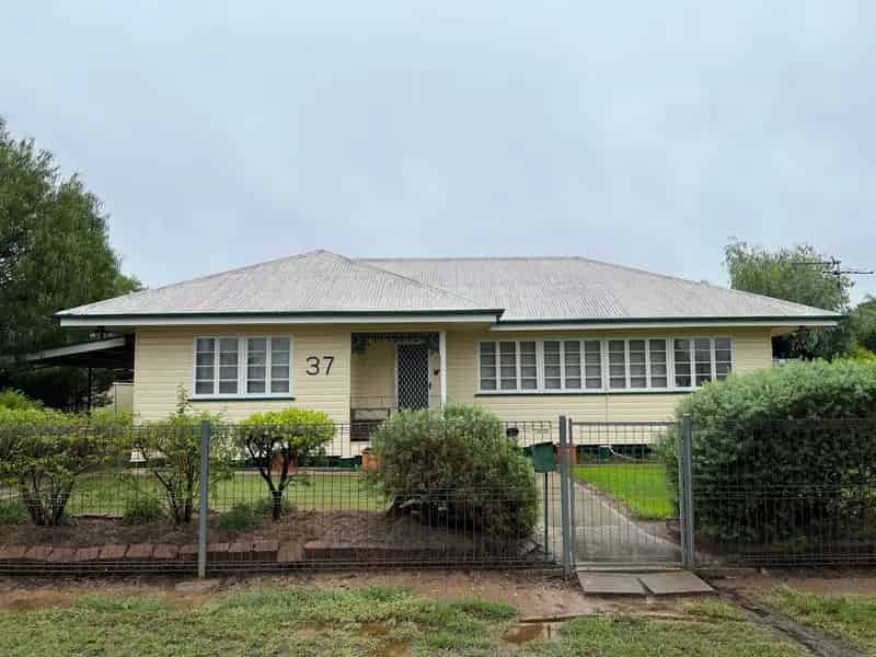 FAMILY HOME - GREAT LOCATION