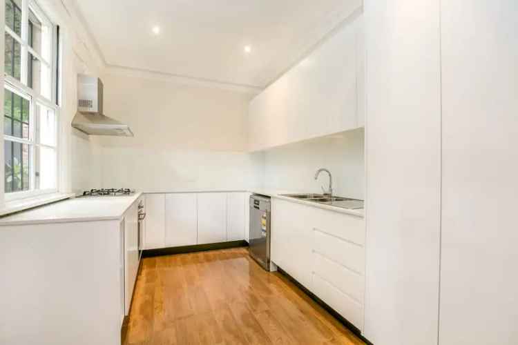 Stylish Newtown Terrace - 4 Beds, Modern Kitchen, Private Courtyard