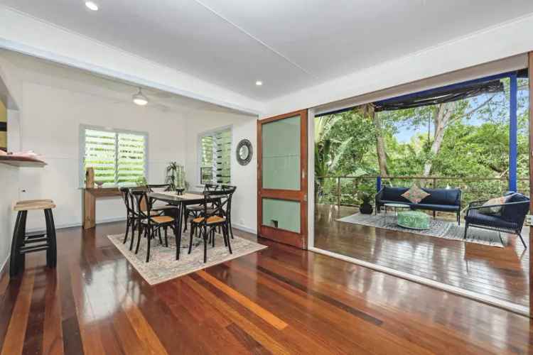 Stunning Queenslander with Expansive Entertaining Deck