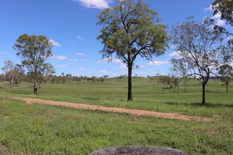 230ha (570 acres) BREEDING, GROWING OR FATTENING CLOSE TO GIN GIN