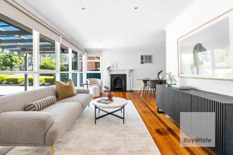 Stylish Bundoora Home Near Plenty Road